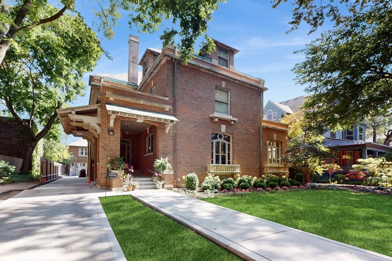 A James Gamble Rogers Design in Hyde Park, Chicago - $2,995,000
