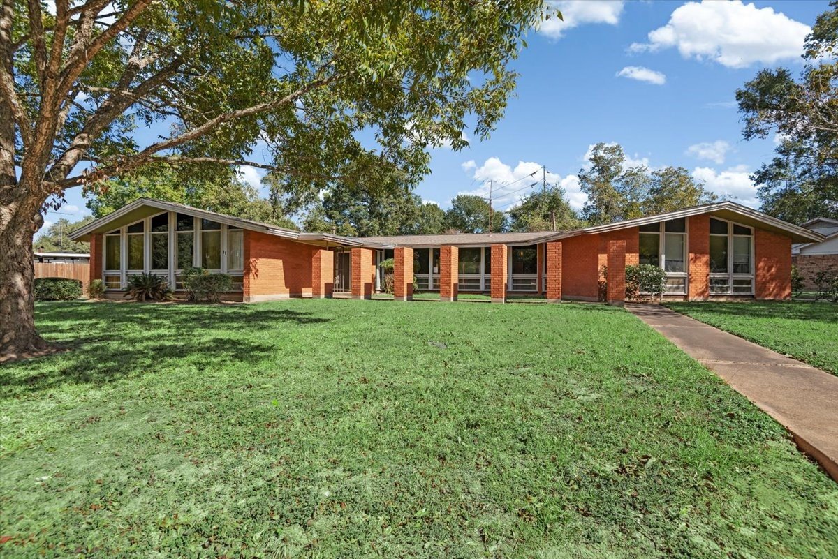A 1963 John Chase Design in Prairie View, TX - $180,000