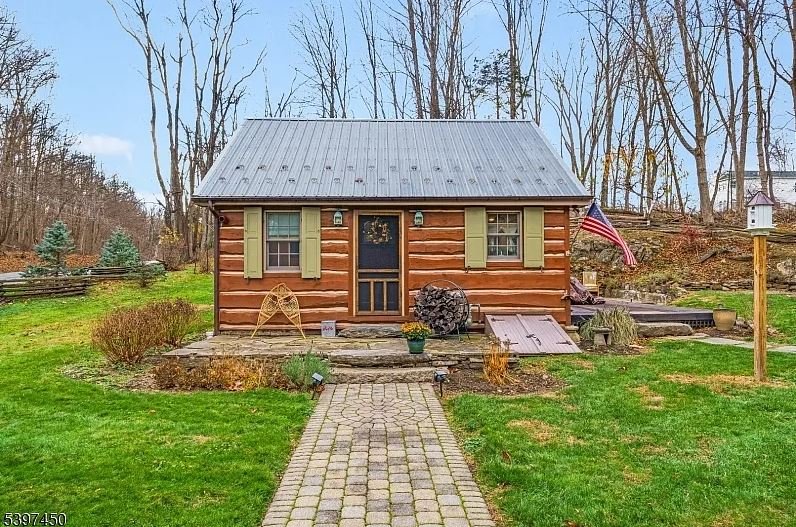 A Cabin in Andover Township, NJ - $305,000