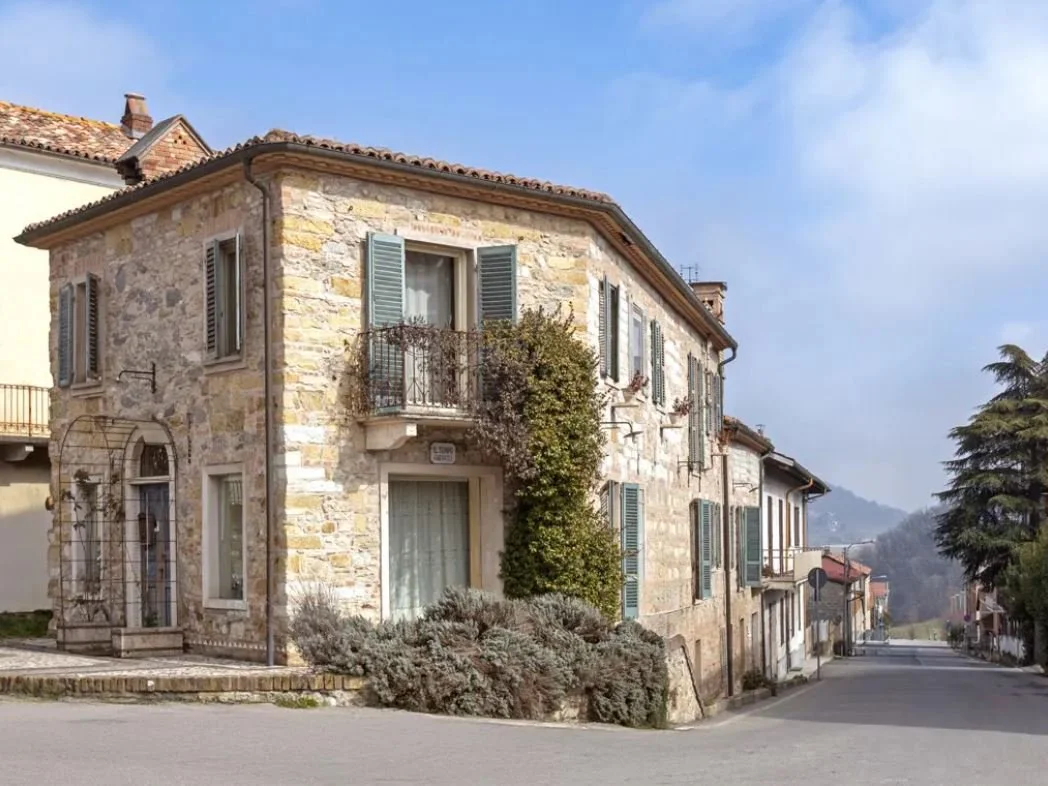 A Stone Property Dating Back to the 1700s - €350,000