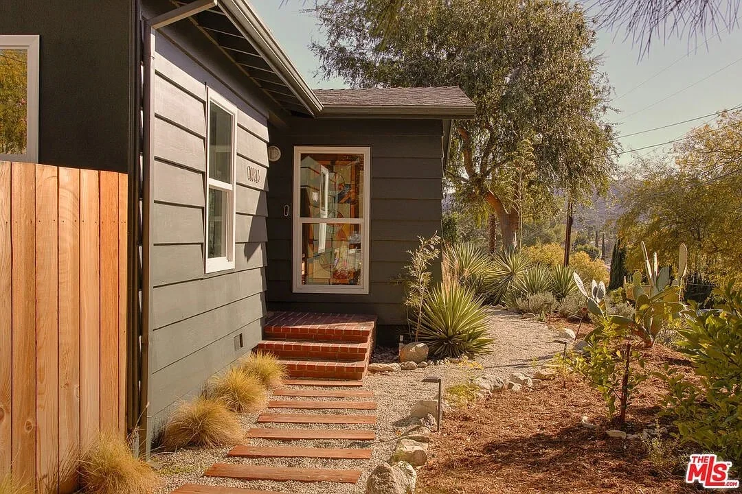 A 1952 Mid-Century Ranch in Tujunga, CA - $1,099,000