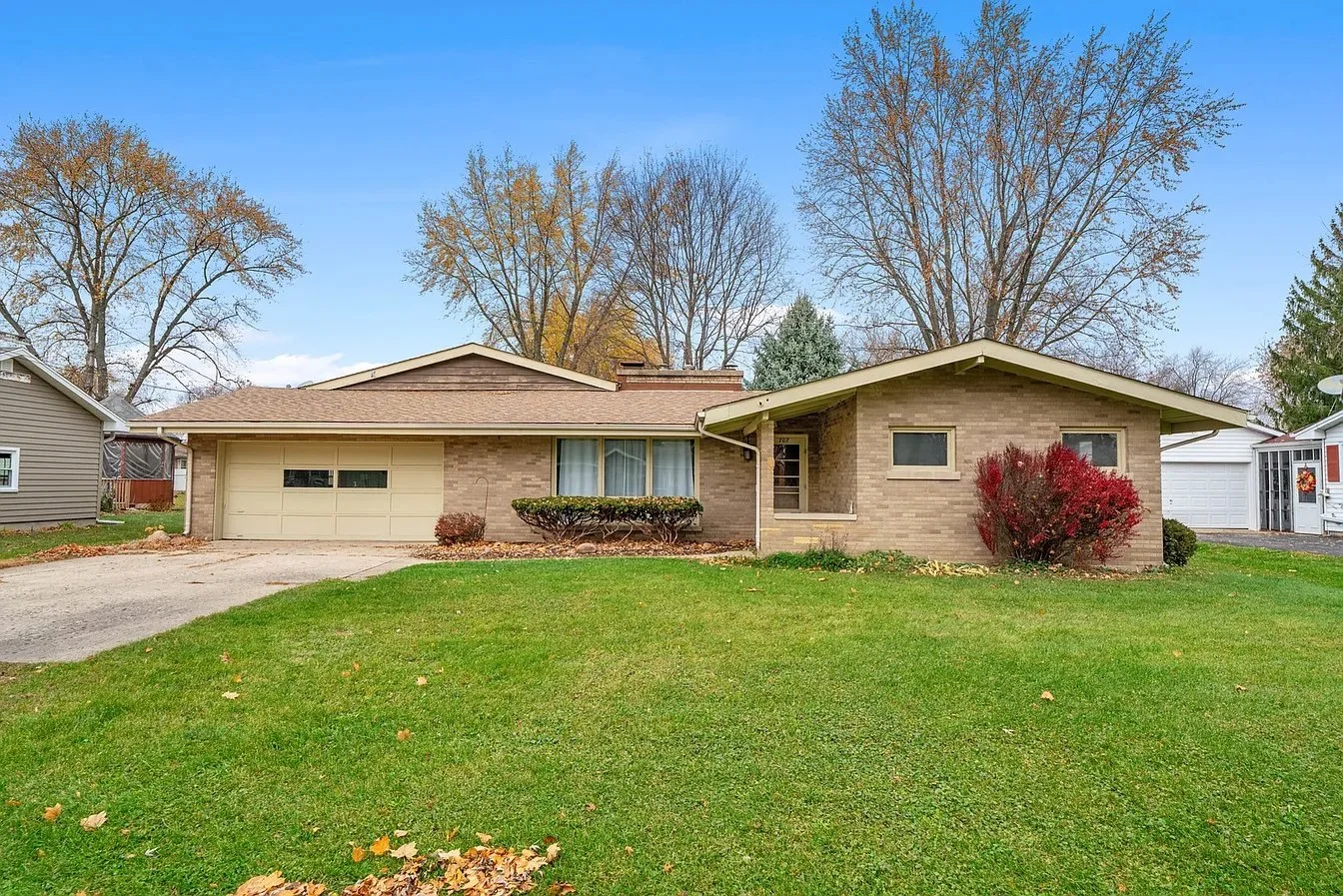 A Home Built in 1963 in Plano, IL - $299,900