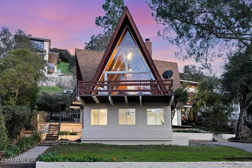 Lake Views in Thousand Oaks, CA - $2,095,000