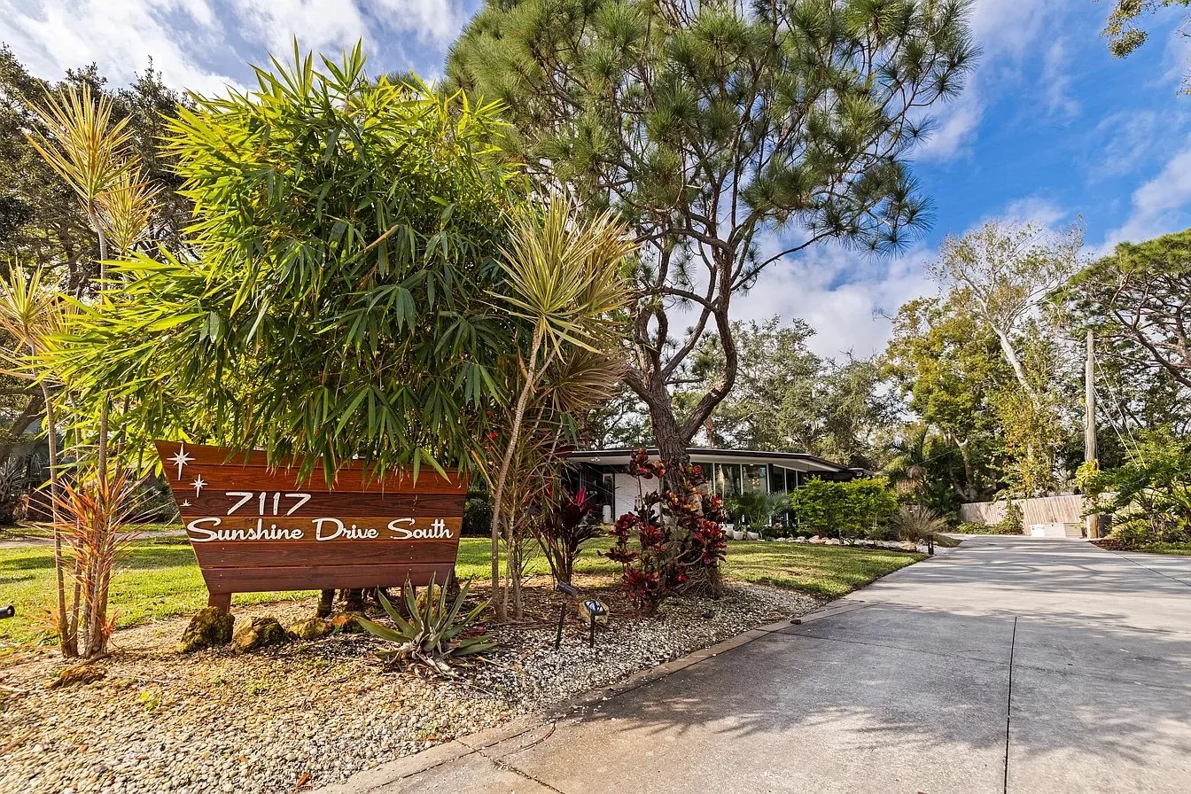  A Harvard Jolly Design in St Pete’s “Pink Streets” - $875,000