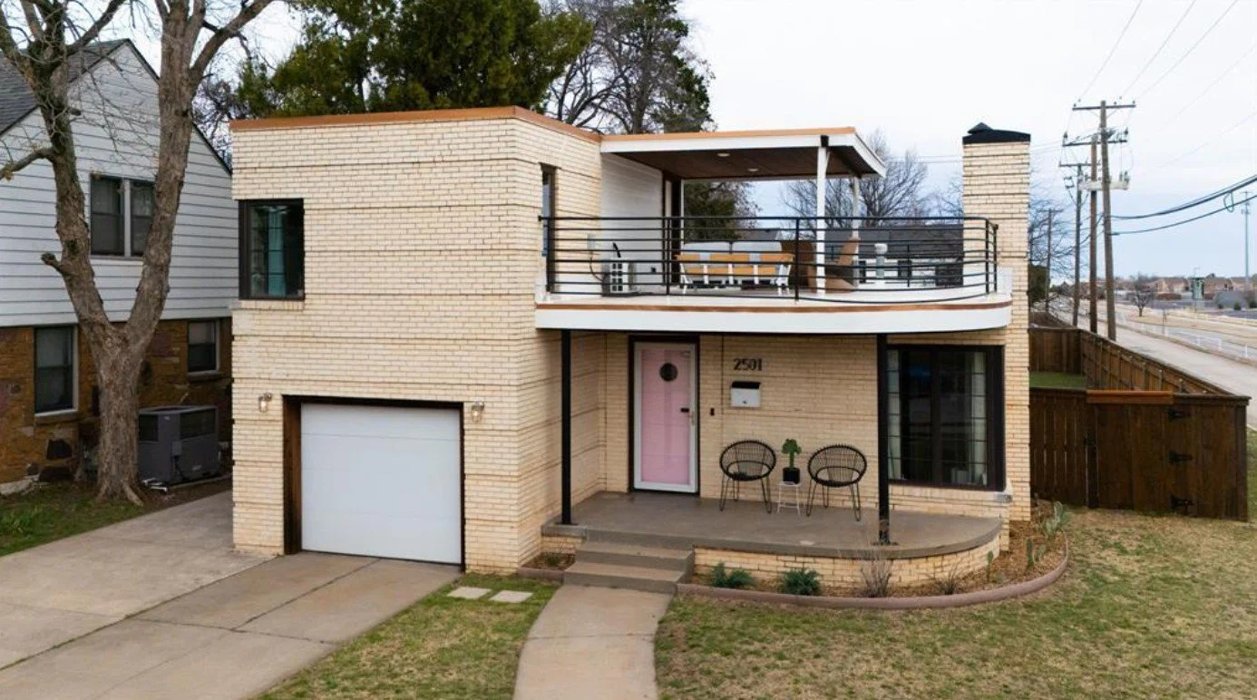 Streamline Moderne in Oklahoma City, OK - $325,000