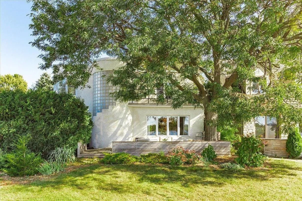 A 1947 Streamline Moderne in Maplewood, MN - $525,000