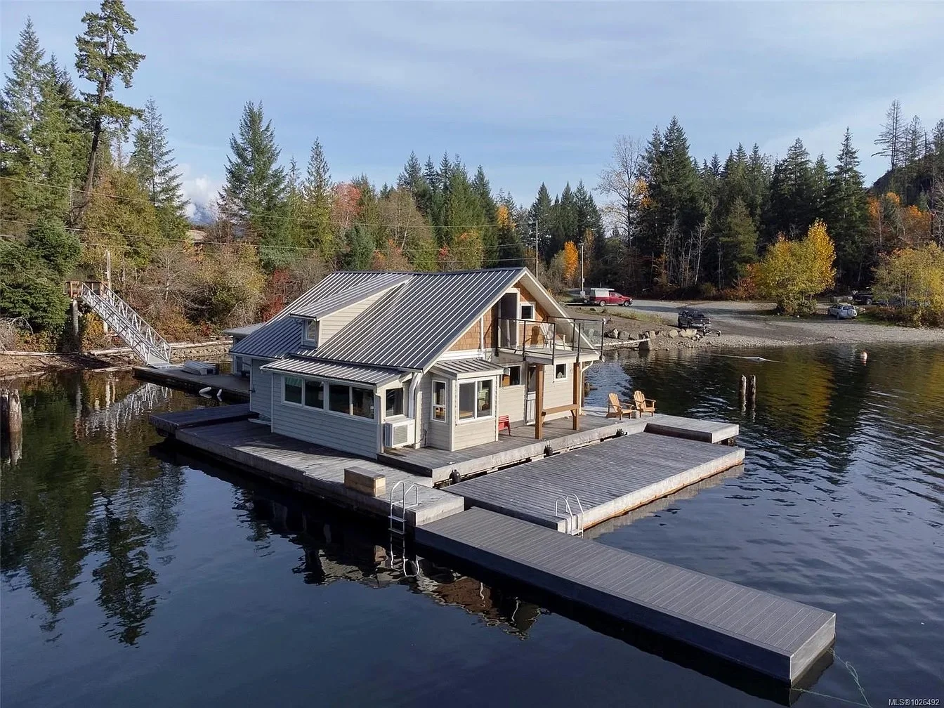 A Floating Home on Great Central Lake - C$599,900