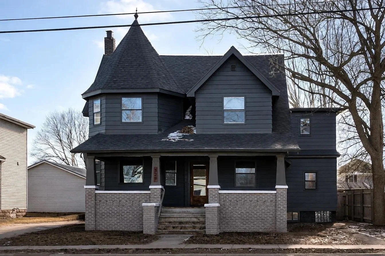 A Victorian in Kaukauna, WI - $399,900