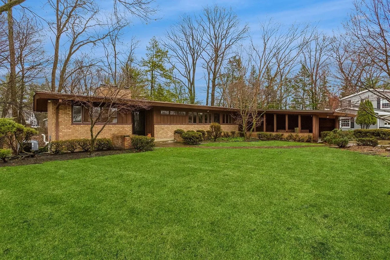 A Mid-Century Beauty in Saint Joseph, MI - $439,000