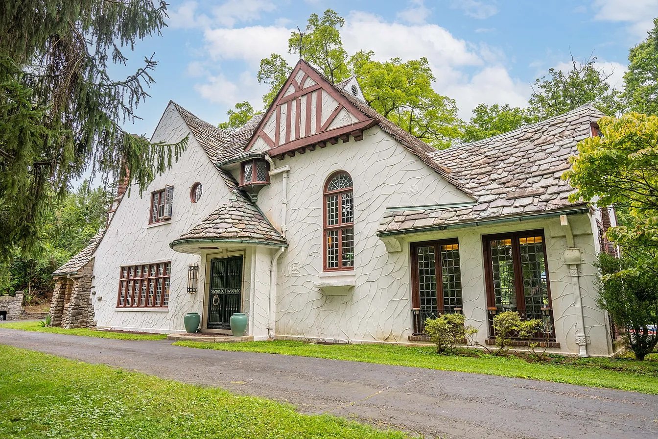 A Grand Estate in Cincinnati, OH - $1,199,000