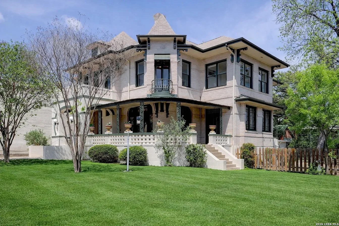 A 1907 Victorian in San Antonio, TX - $893,000