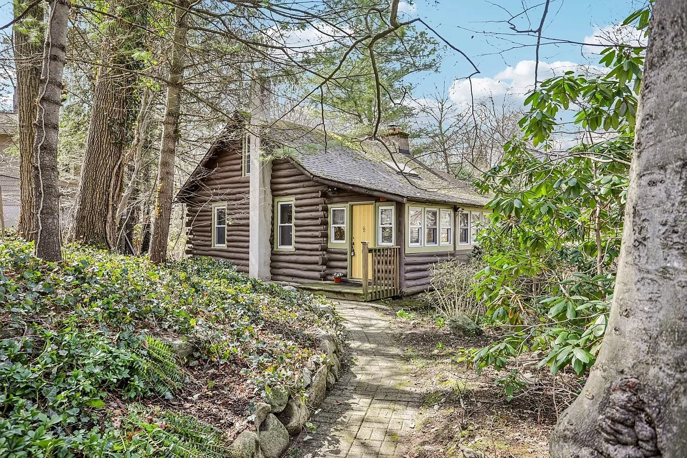 A Cabin with Lake Views in Ringwood Boro, NJ - $345,000