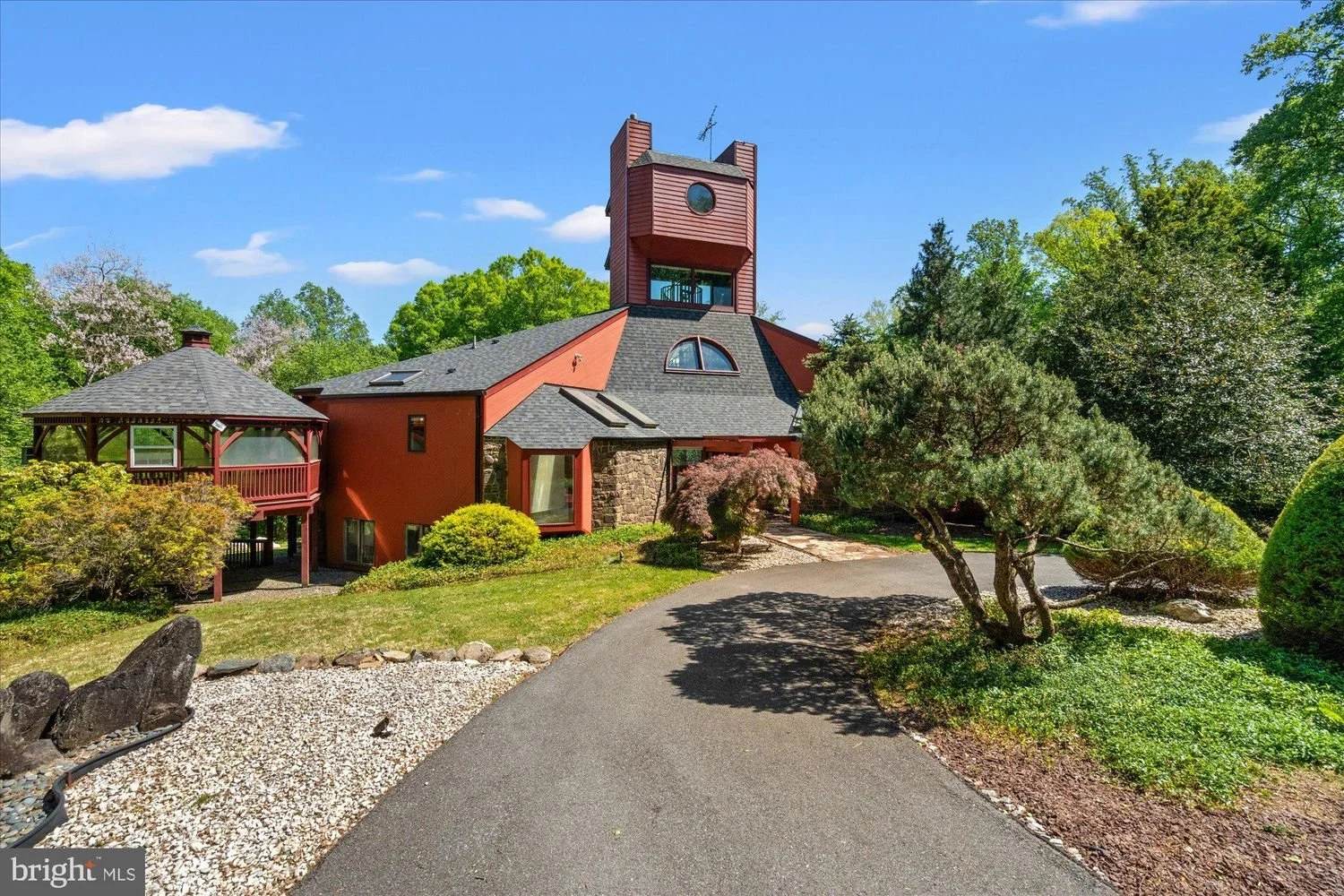 A 1982 Roy Mason Design on Over 6 Acres - $2,495,000