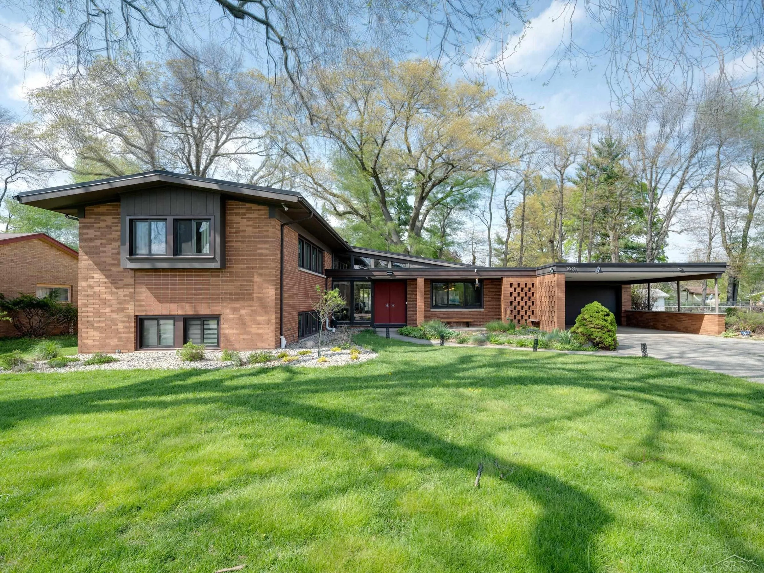 MCM in East Lansing, MI - $480,000