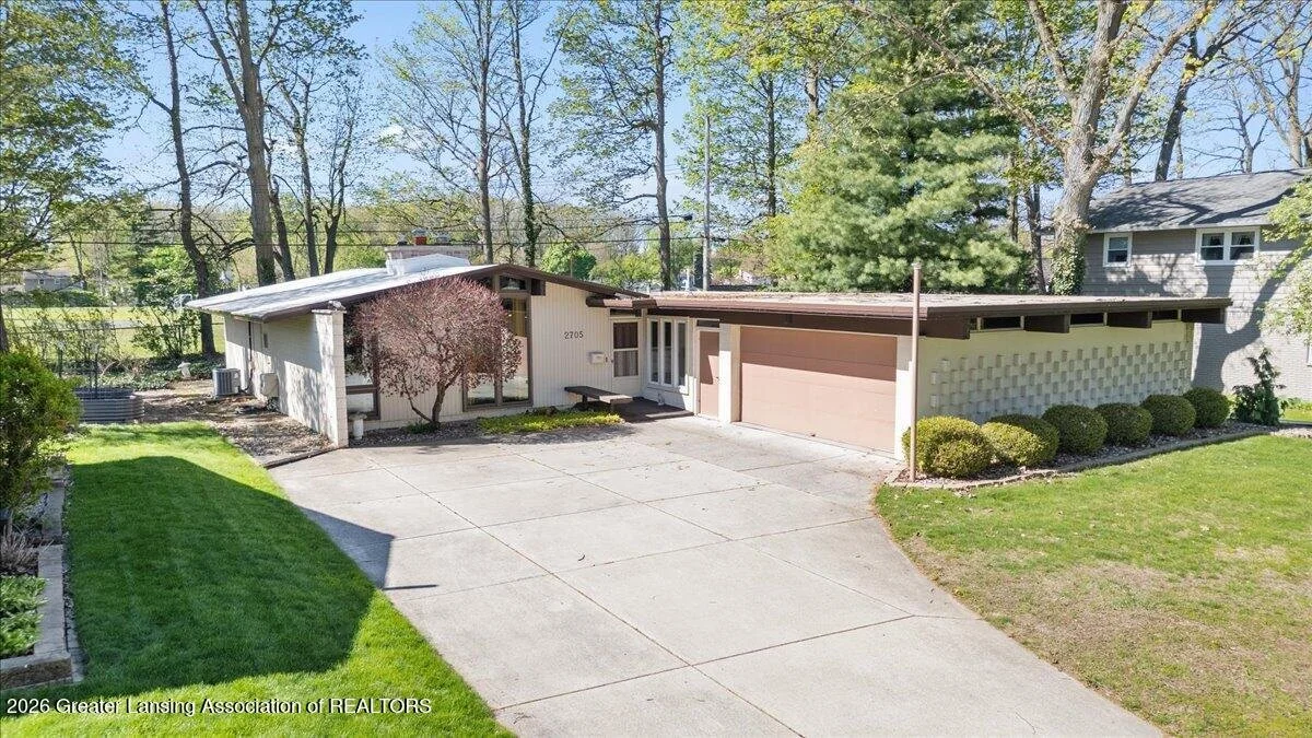 Mid-Century Modern in Lansing, MI - $274,900