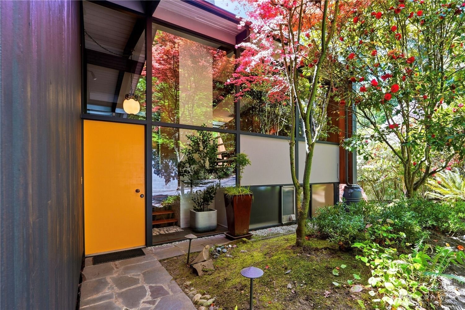 An Anker Molver and Bob Marquette Design on Shoreline, WA - $1,200,000