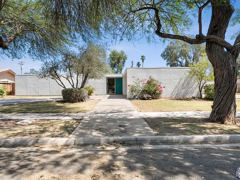 Mid-Century Modern  in El Centro, CA - $675,000