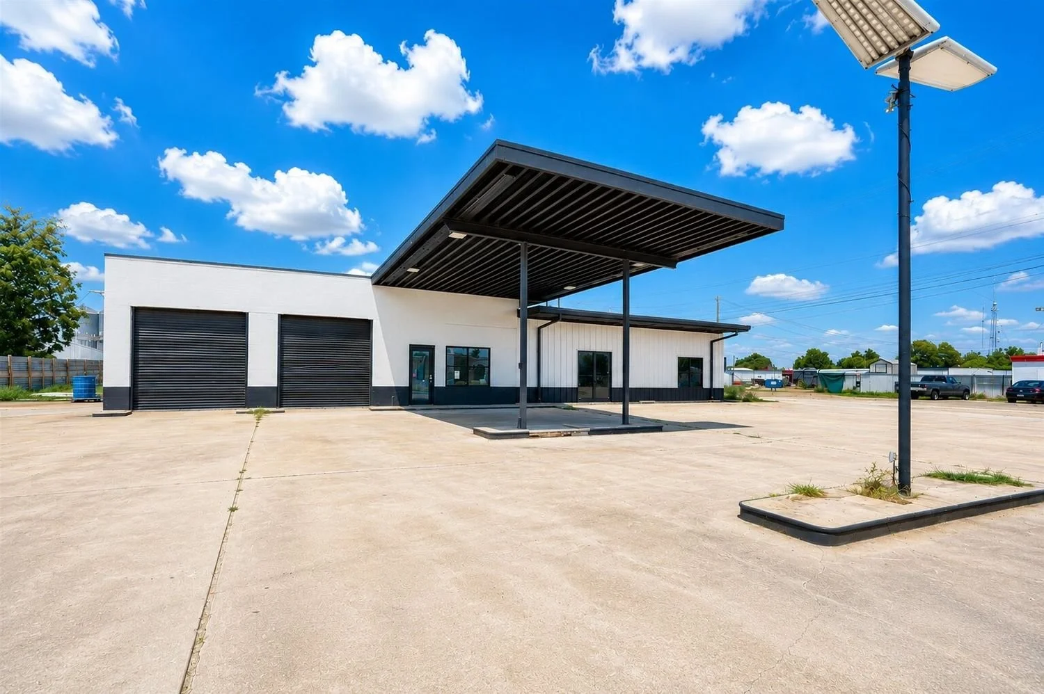 A Mechanic Shop in Wharton, TX - $280,000