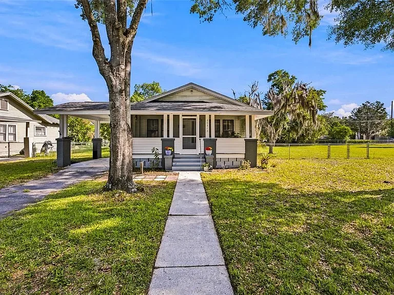 A Bungalow Near Rainbow River - $275,000