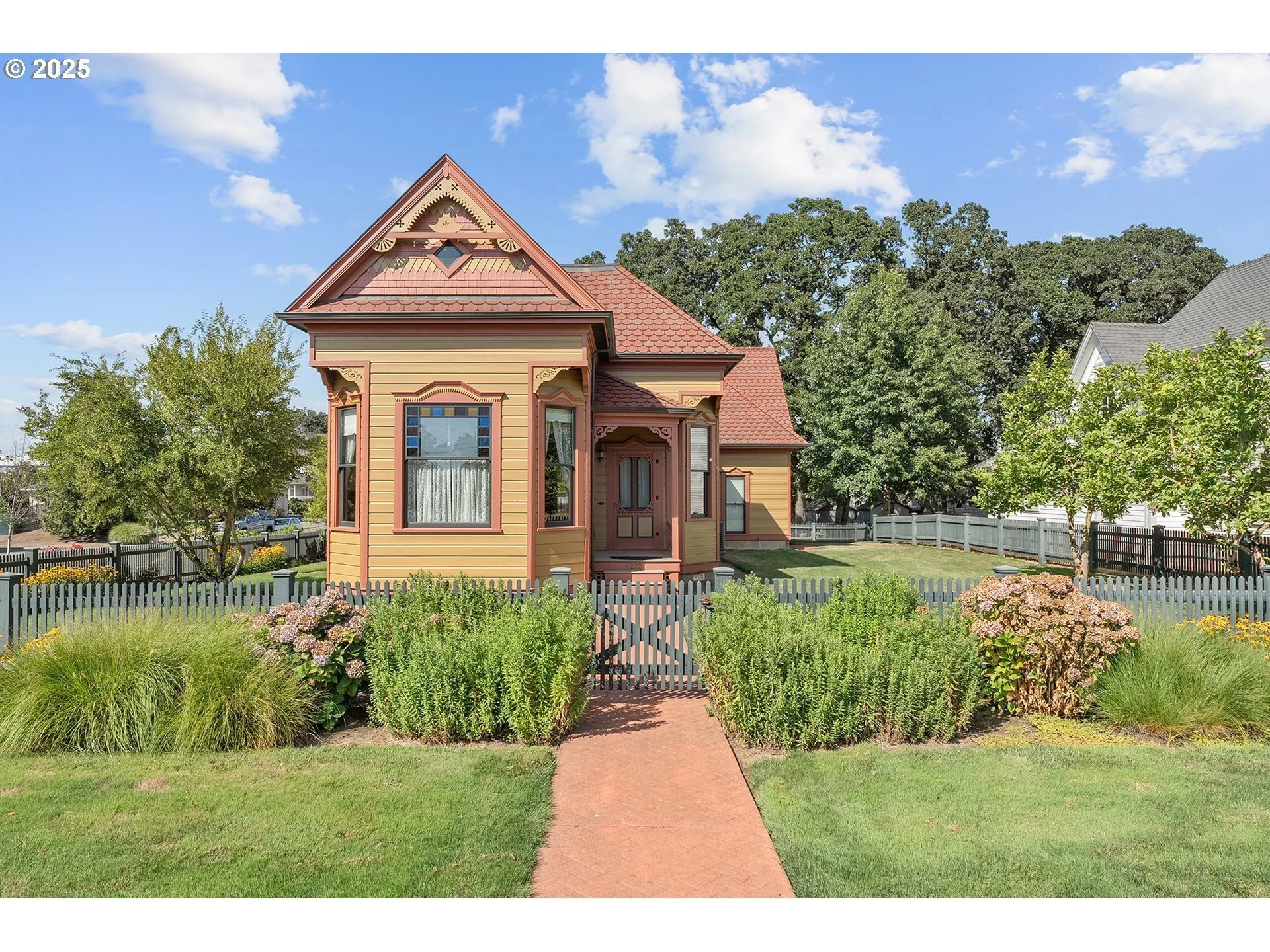 1870 Victorian in Saint Paul, OR - $738,000