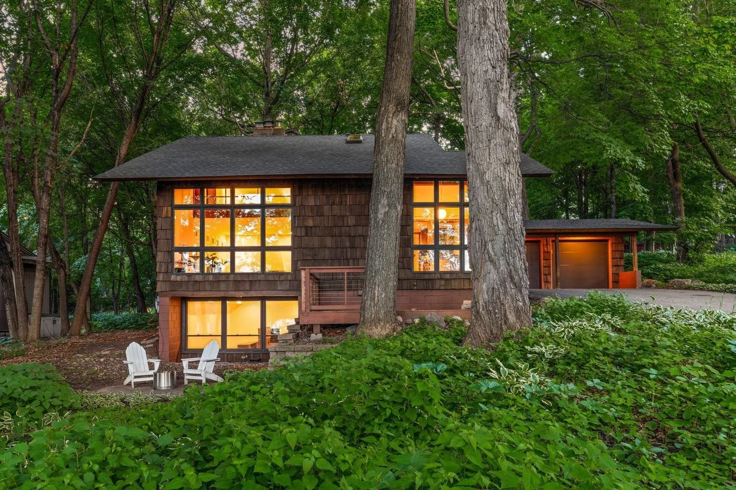 A 1961 Arthur Dickey Design in Shorewood, MN - $850,000
