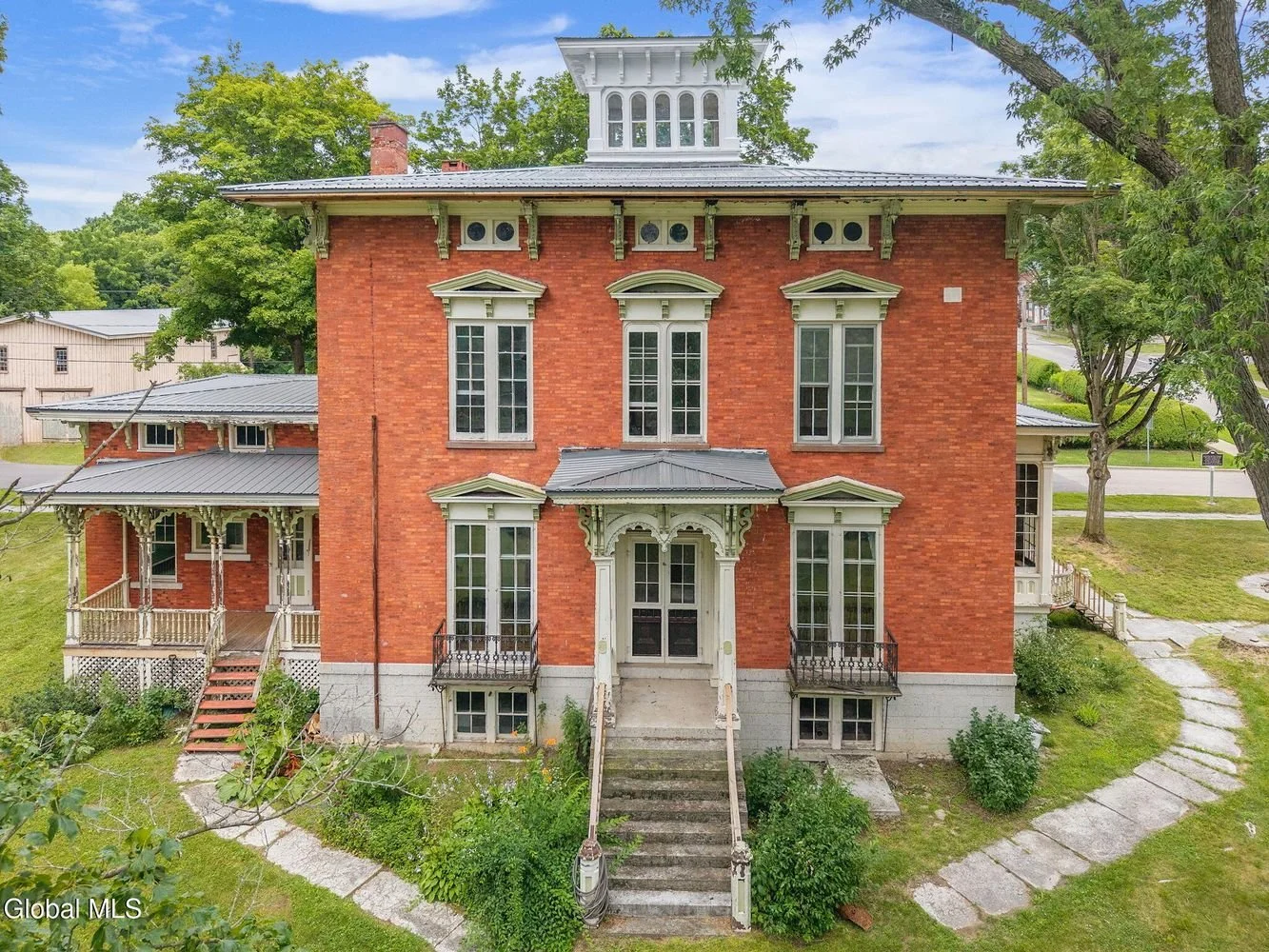 An Italianate in Nelliston, NY - $400,000