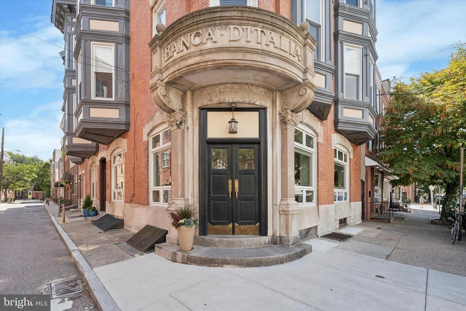 A Condo in the Historic Banca D'Italia - $480,000