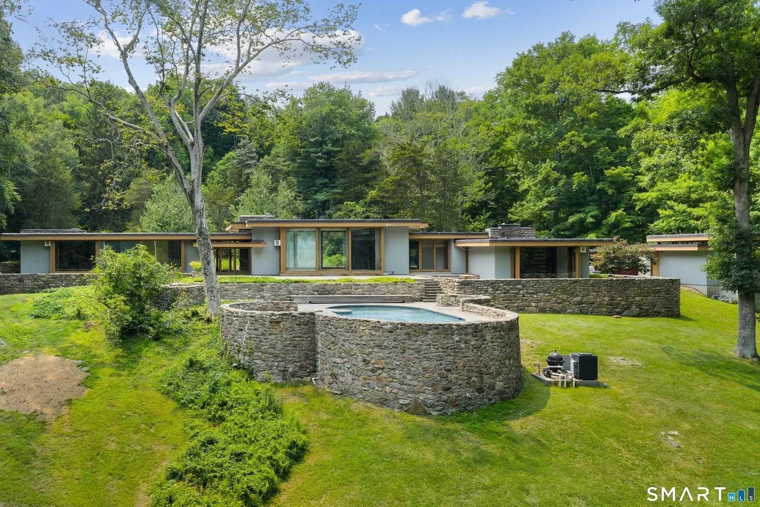 The Landis Gores House in New Canaan, CT - $3,000,000