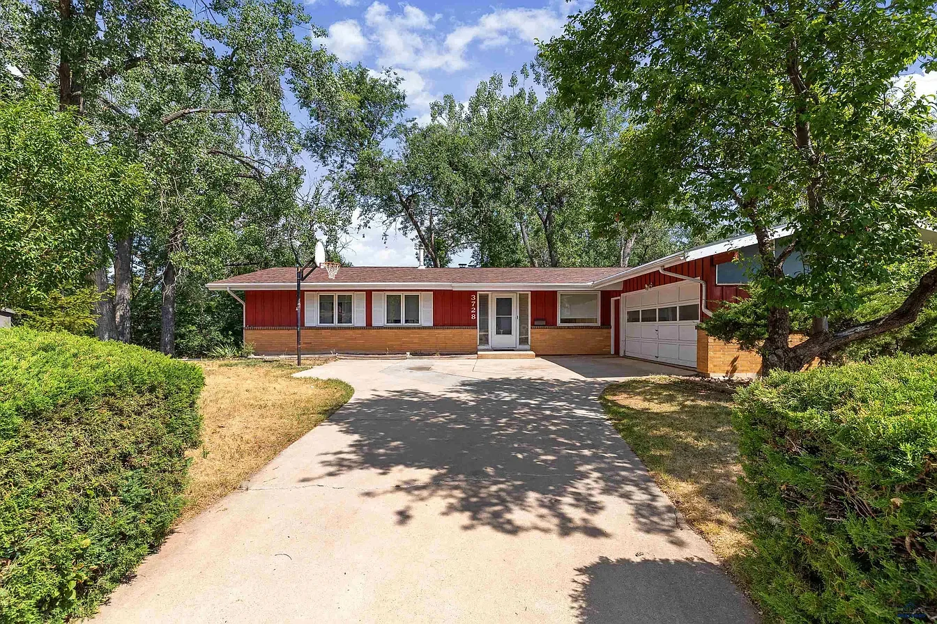 Mid-Century in Rapid City, SD - $415,000