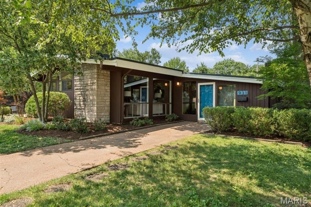 A 1952 Ralph Fournier Design in Saint Louis - $315,000