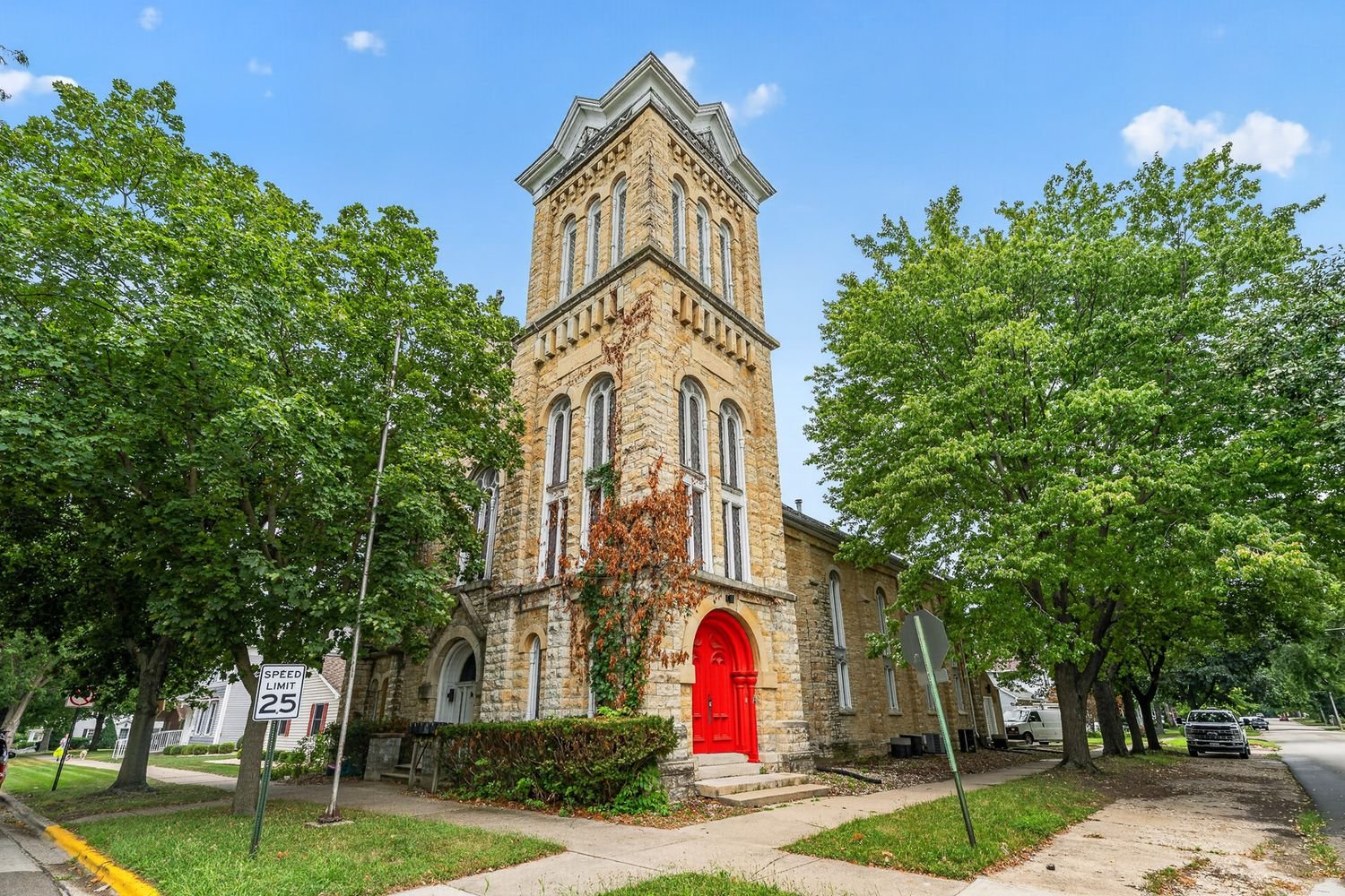 A Multi-Level Condo in Morris, IL - $250,000