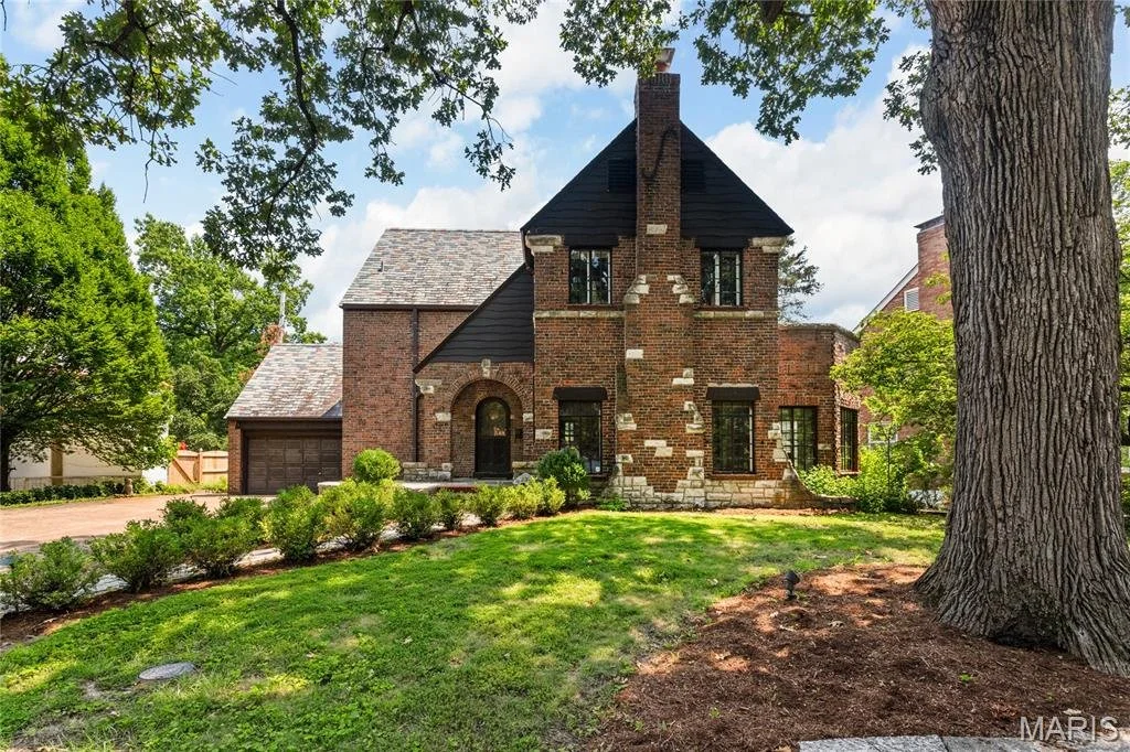 Tudor Revival in Saint Louis, MO - $425,000