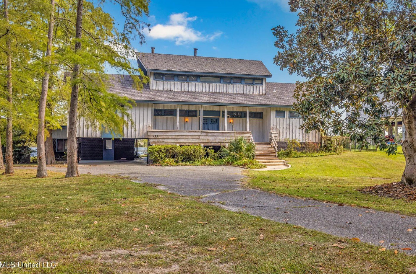 Waterfront 1960s Mid-Century Modern - $875,000