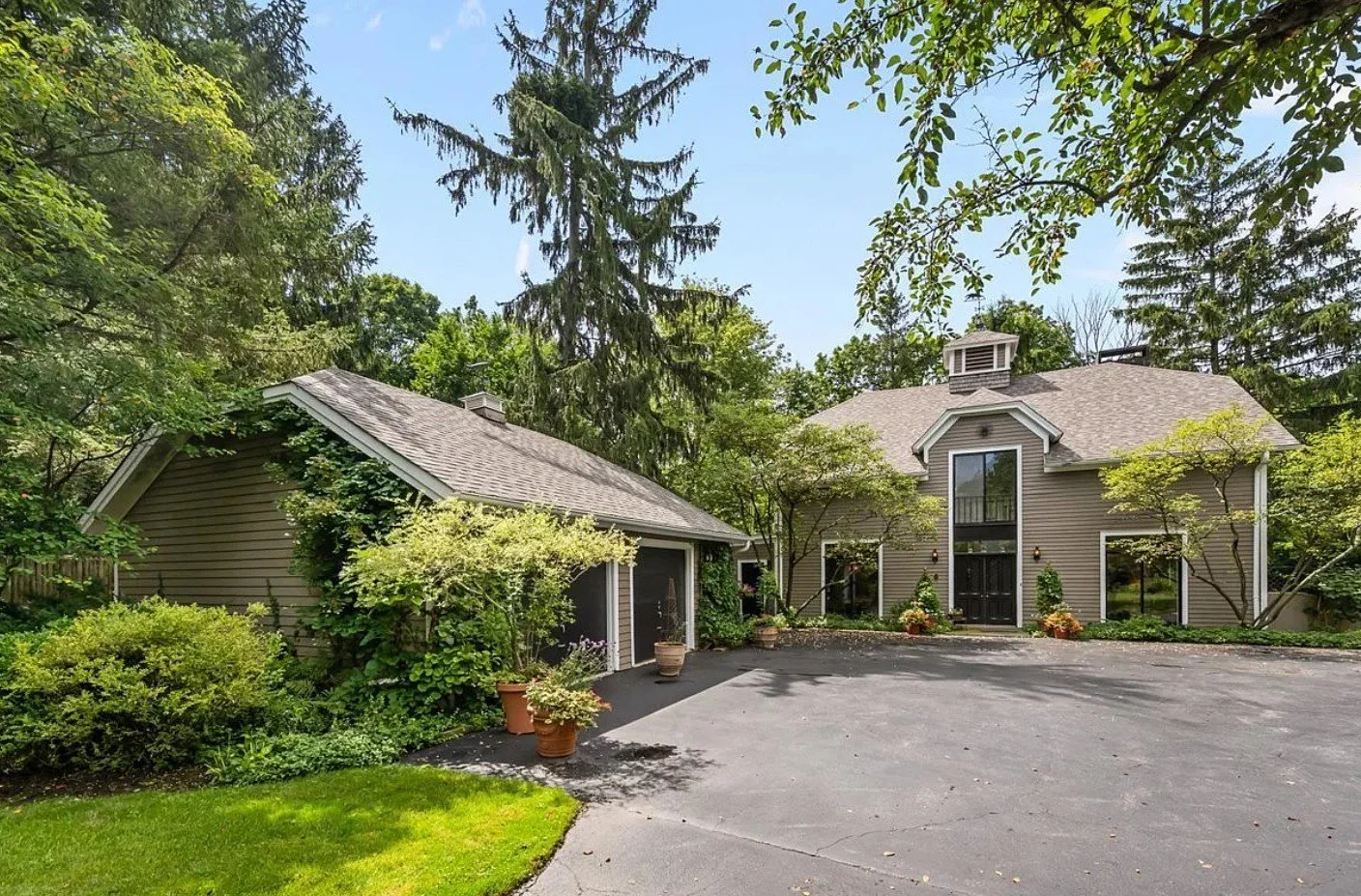A Lovely Home in Lake Forest, IL - $1,495,000