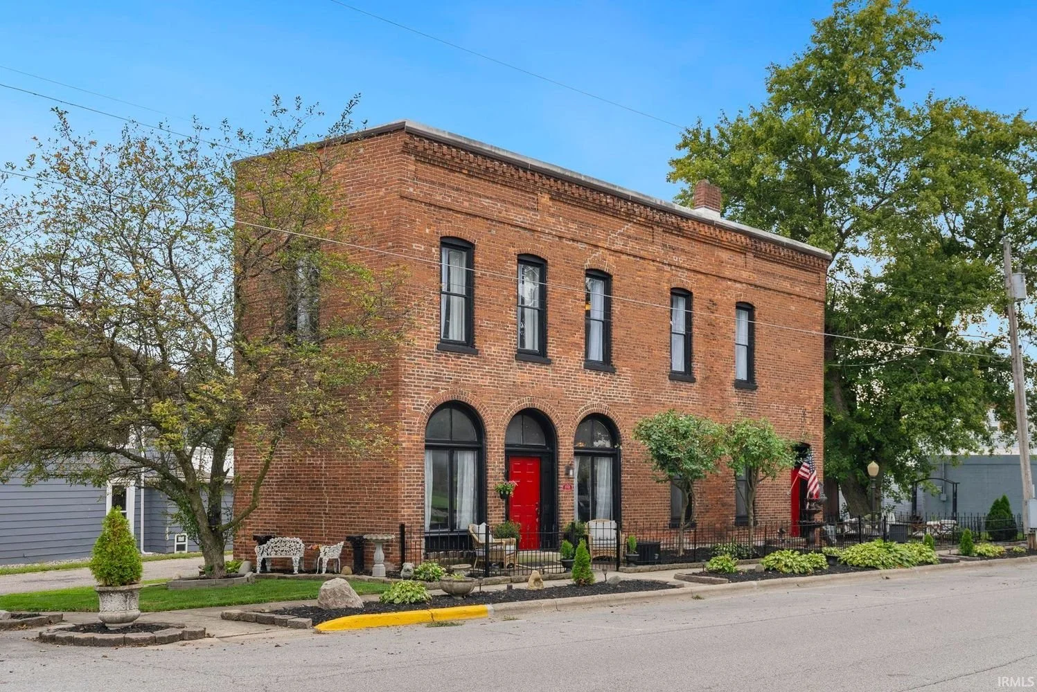 A Flatiron Building in Pierceton, IN - $350,000