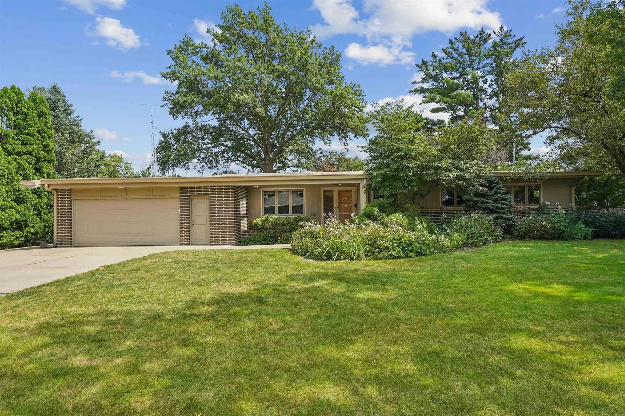 A 1955 Cleve Miller Design in Waterloo, IA - $419,900