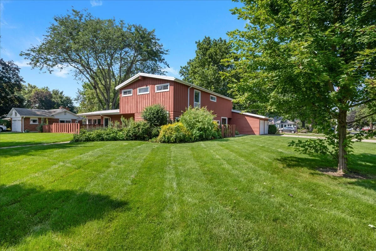 Mid-Century Modern in Aurora, IL - $475,000