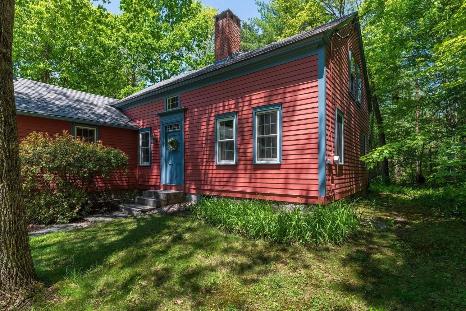 Antique Cape on Over 2 Acres - $425,000