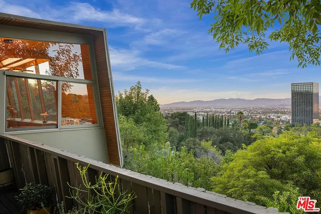 The 1946 Kallis House by R.M. Schindler - 5,750,000