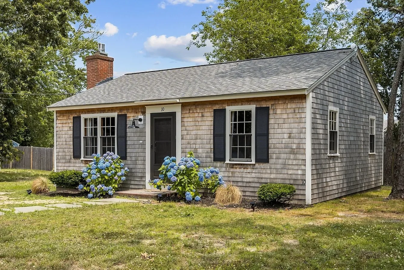 A Furnished Home in Dennis Pt, MA - $615,000