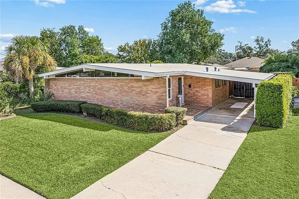 c1960 Brick Ranch in New Orleans - $365,000
