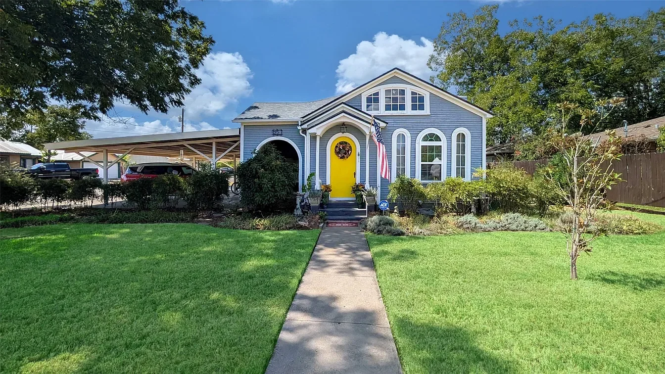 A Quaint Cottage in Jacksboro, TX - $320,000