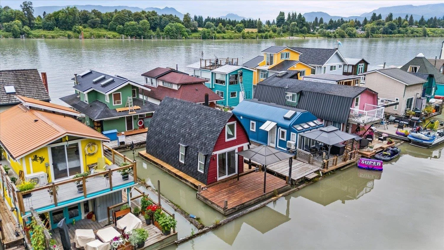 A Floating Home in Langley, BC - C$329,000