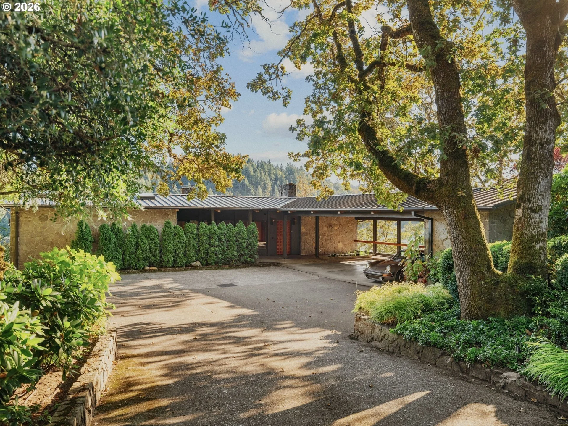 A 1965 Kenneth G. Walter Design in Lake Oswego, OR - $6,725,000