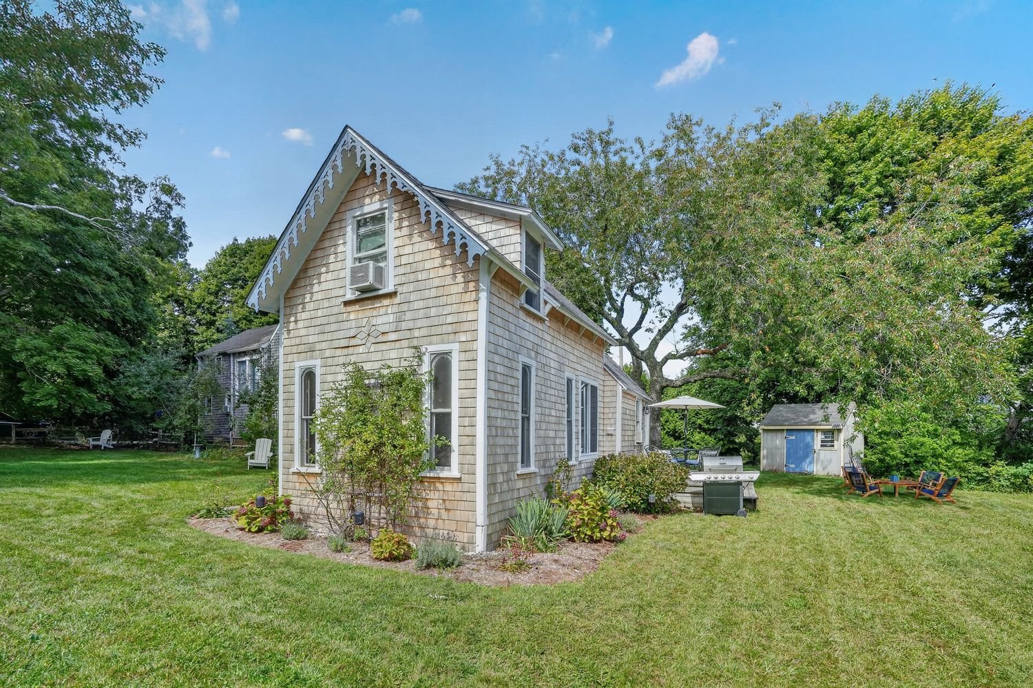 Victorian Cottage in Oak Bluffs, MA - $995,000