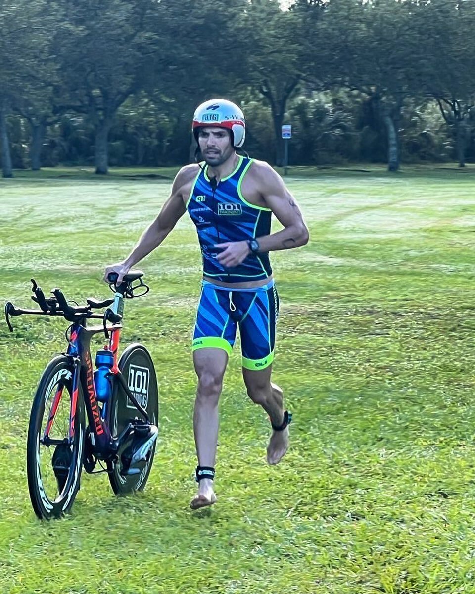 @chris_monsanto chasing that 1st overall! ⭐️💪🏼👊🏼 #tbt #racing #miamiman #triathlon #triathlete #swimbikerun #training #trilife #triathlonlife