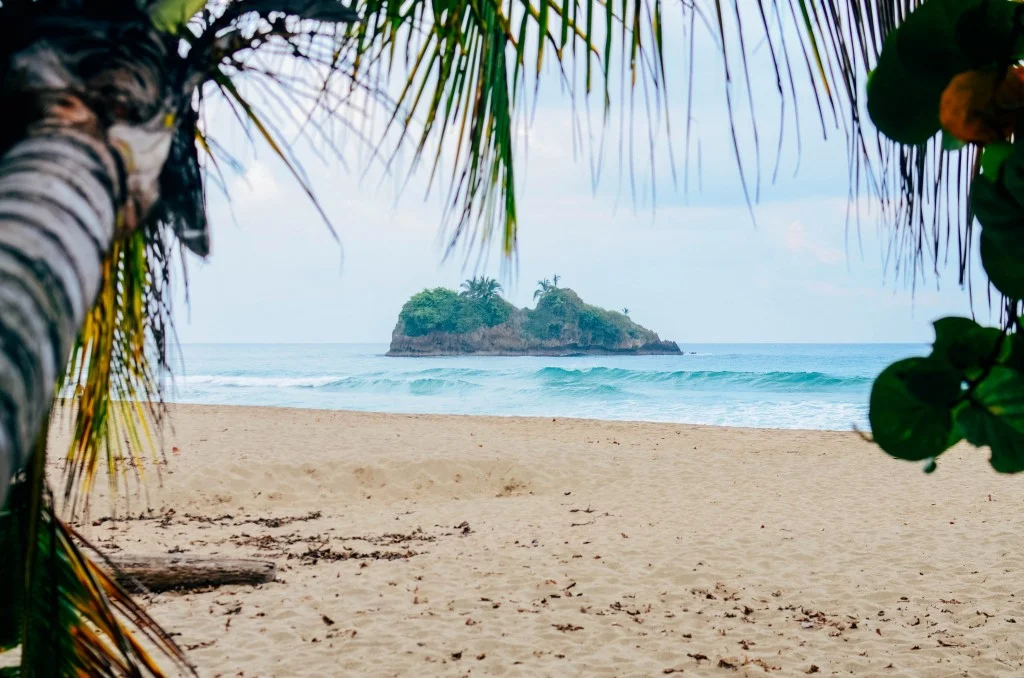 A beach in Costa Rica is the perfect place to marry.jpg