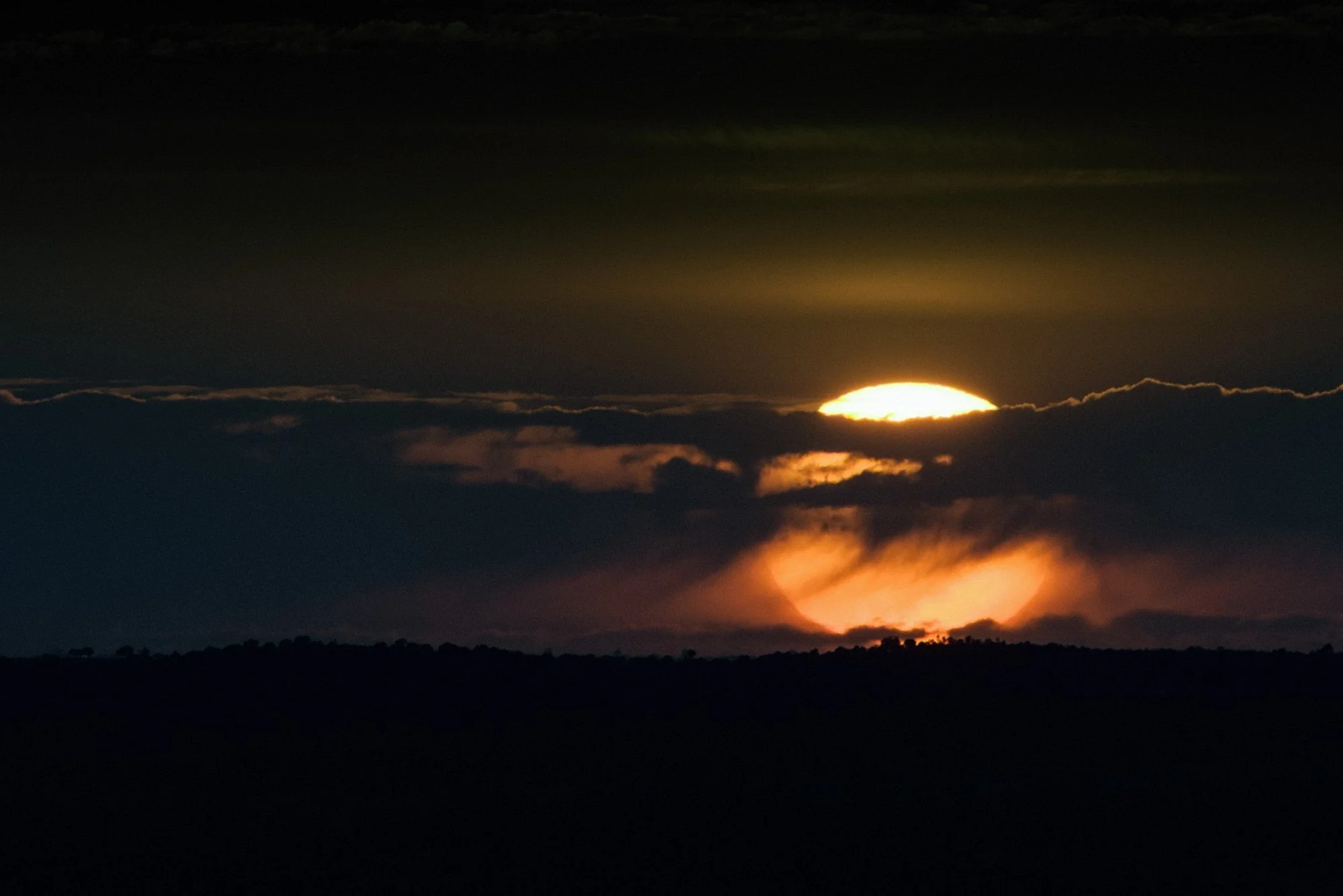 DSC_4399_Sun-&-Cloud-Bleed-Colour-&-Light.jpg