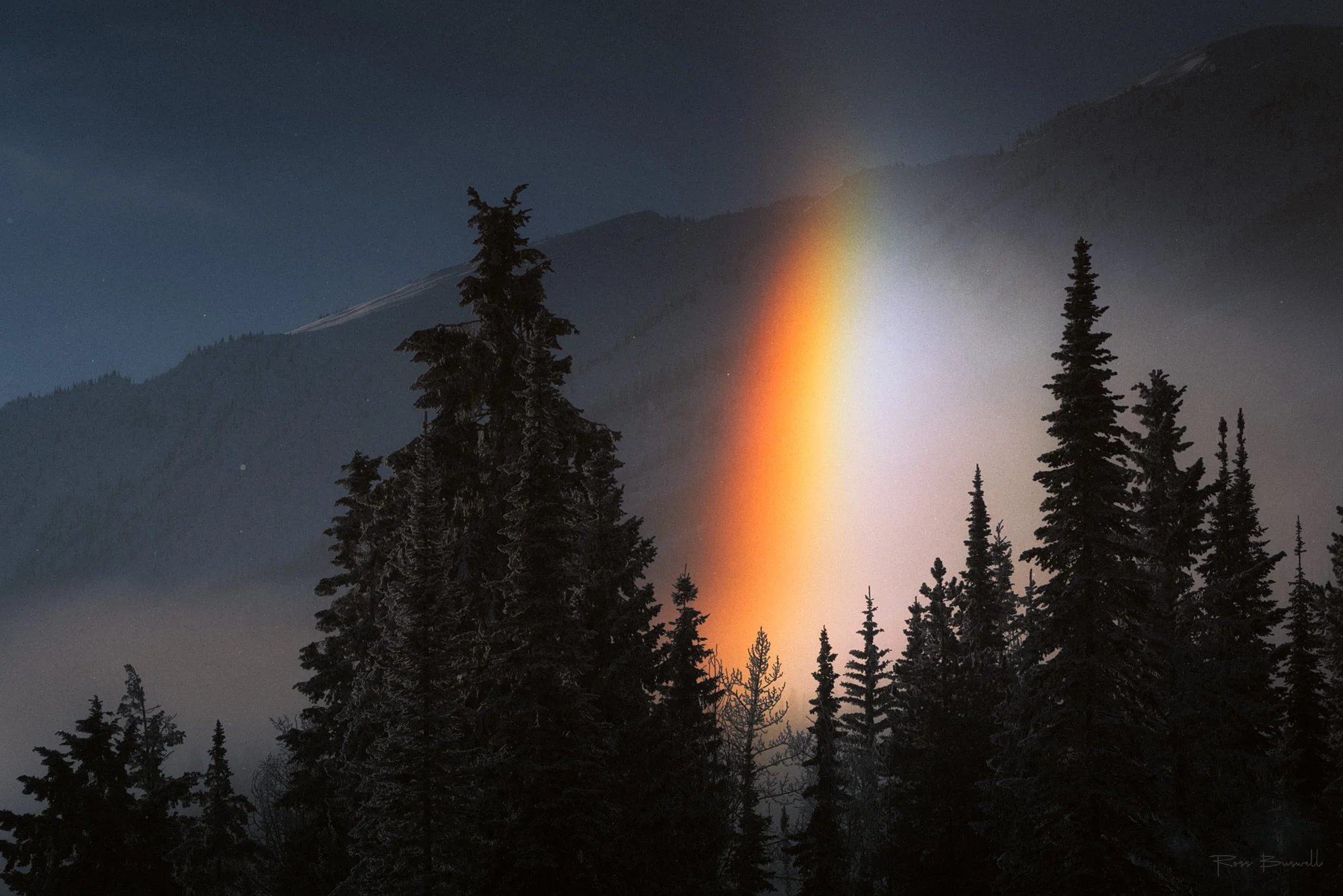 DSC_6323_Kicking_Horse_Ice_Parhelion_2000px_w-sig.jpg