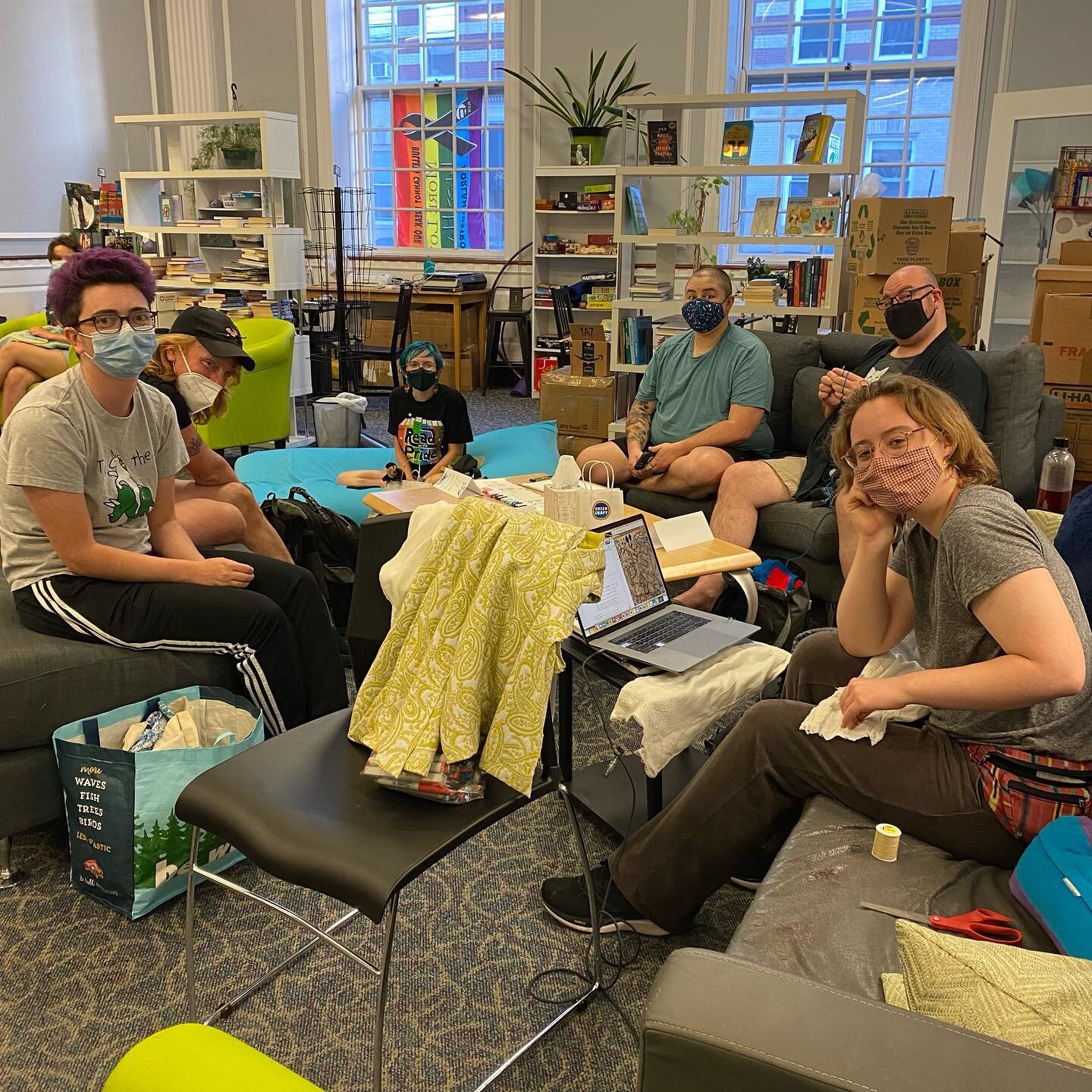 Wrapping pride month with this bunch of crafty queers 🥰 So exciting to be settling into cozy routines with community in our new home! Don&rsquo;t forget that your #GiveOutDay donations help fund programming like Queer Craft Club, you can find the li